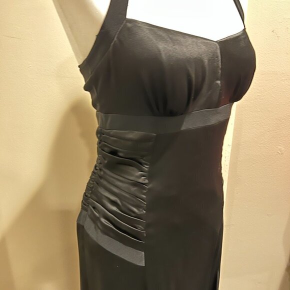 Laundry black halter top dress with ruched sides and two toned material, Size 4 - Picture 7 of 9